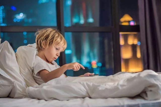 孩子依赖被角和小毯子，并非是恋物癖，过渡性客体请了解下