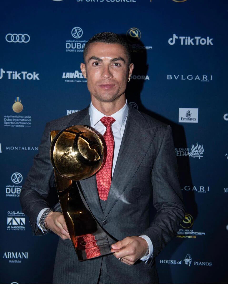 c罗父子齐晒肌肉,c罗父子总裁夺冠