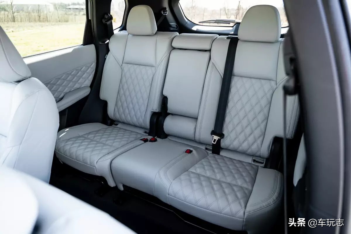 2021款三菱欧蓝德改款后,2020款三菱欧蓝德有哪些改变