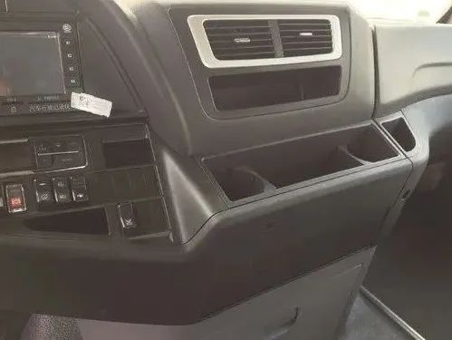 18款解放jh6500马力牵引车怎么样,解放j7对比欧曼est汕德卡旗舰高栏