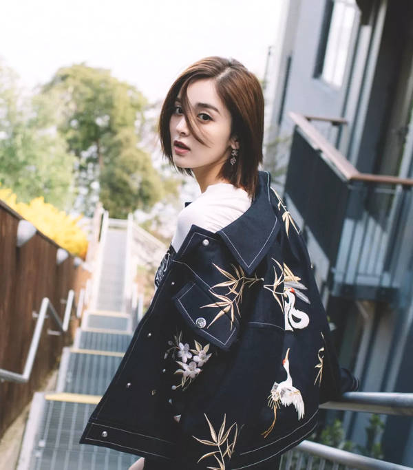 迪丽热巴杨幂穿搭,杨幂迪丽热巴穿衣风格