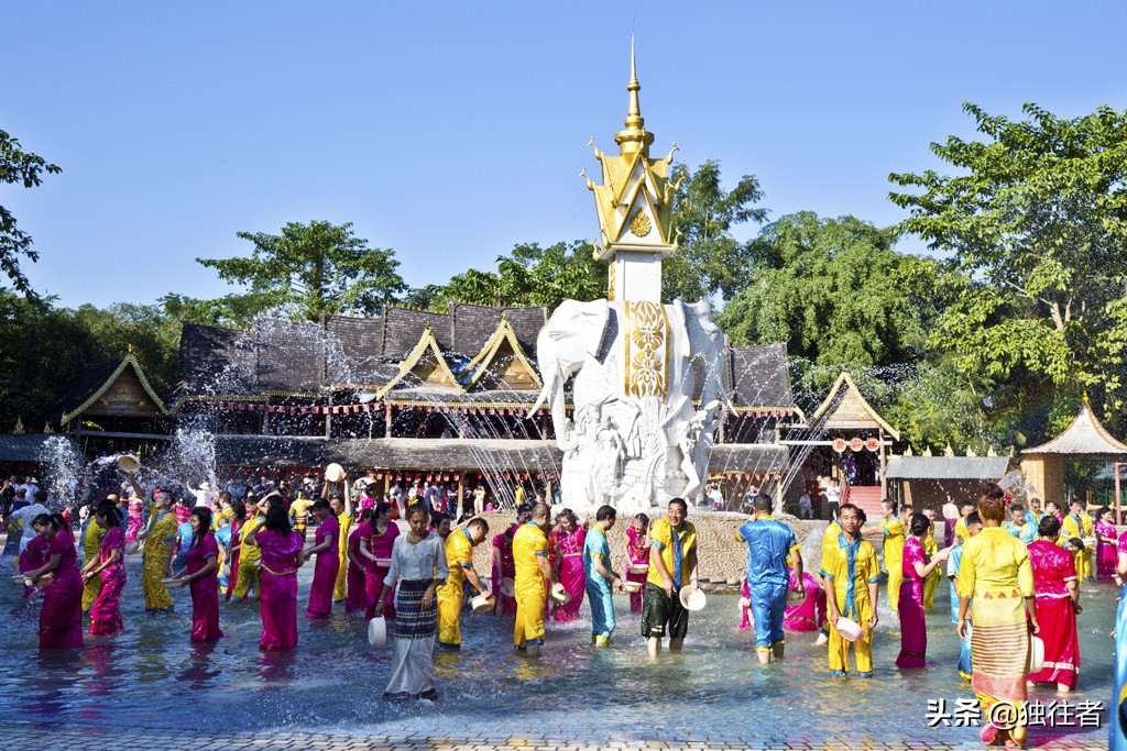 版纳傣族泼水节象脚鼓音乐,傣族新年泼水节西双版纳景洪