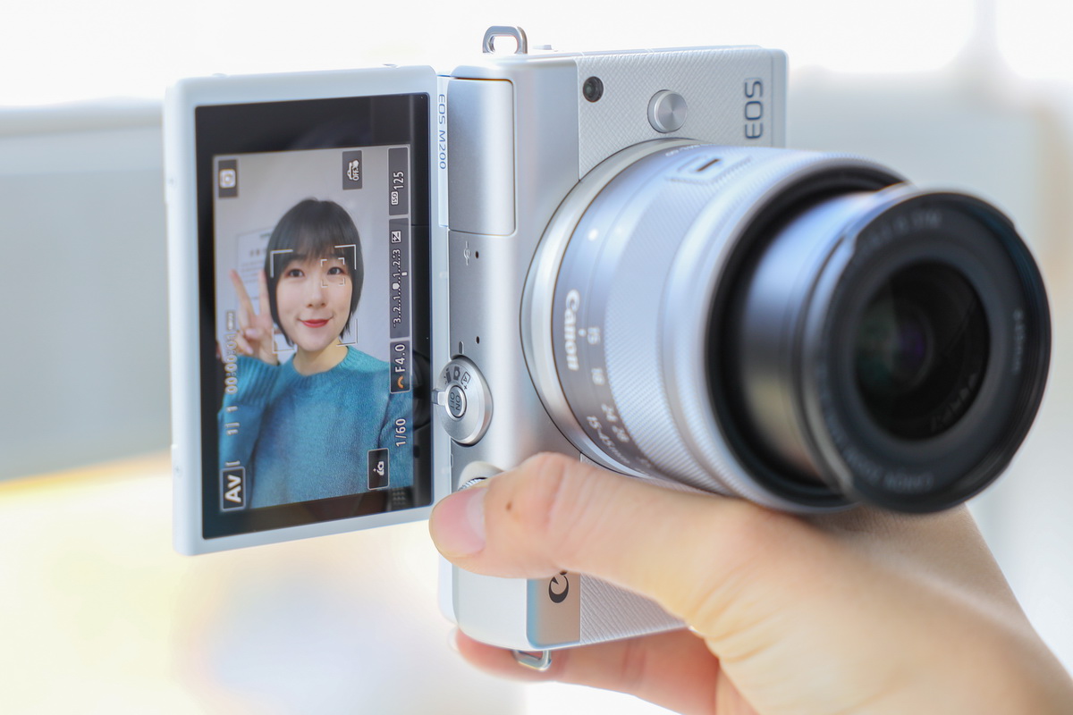 佳能eosm2值得买吗,佳能发布eosm200入门级无反相机