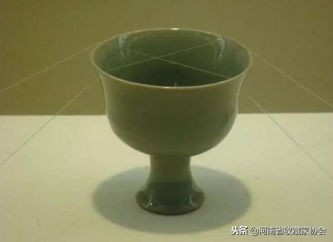 宋代龙泉窑瓷器胎釉鉴定全图片,宋代龙泉窑底足胎釉结合处的特征