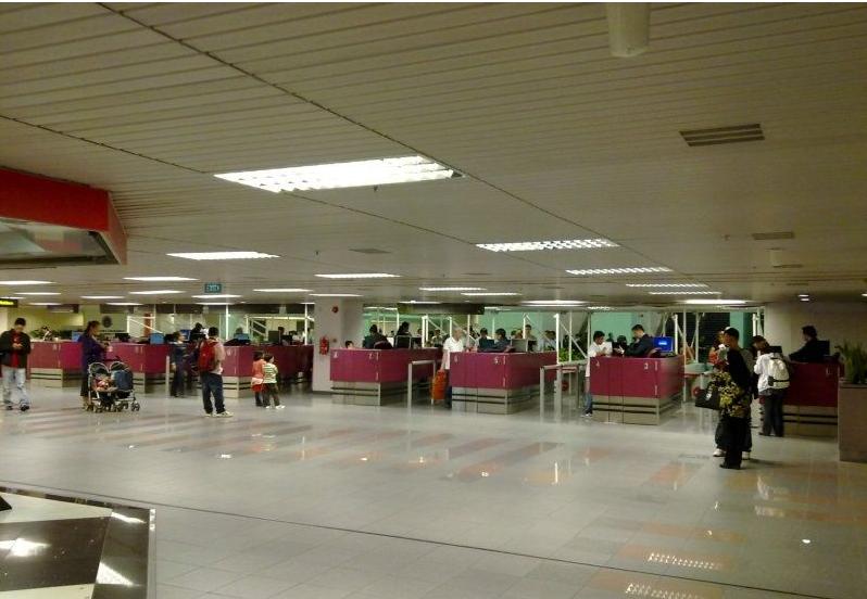 华人亲历各国海关各种奇葩安检术，一言不和就请进“小黑屋”