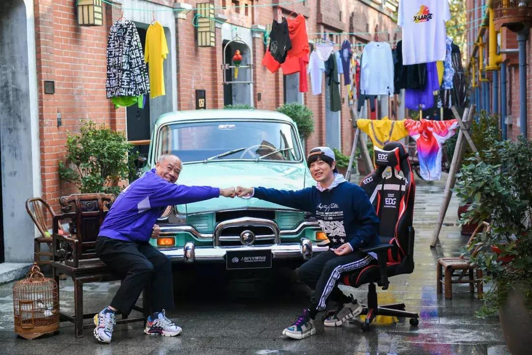 李宁百鬼夜行,李宁一黑一白鞋子