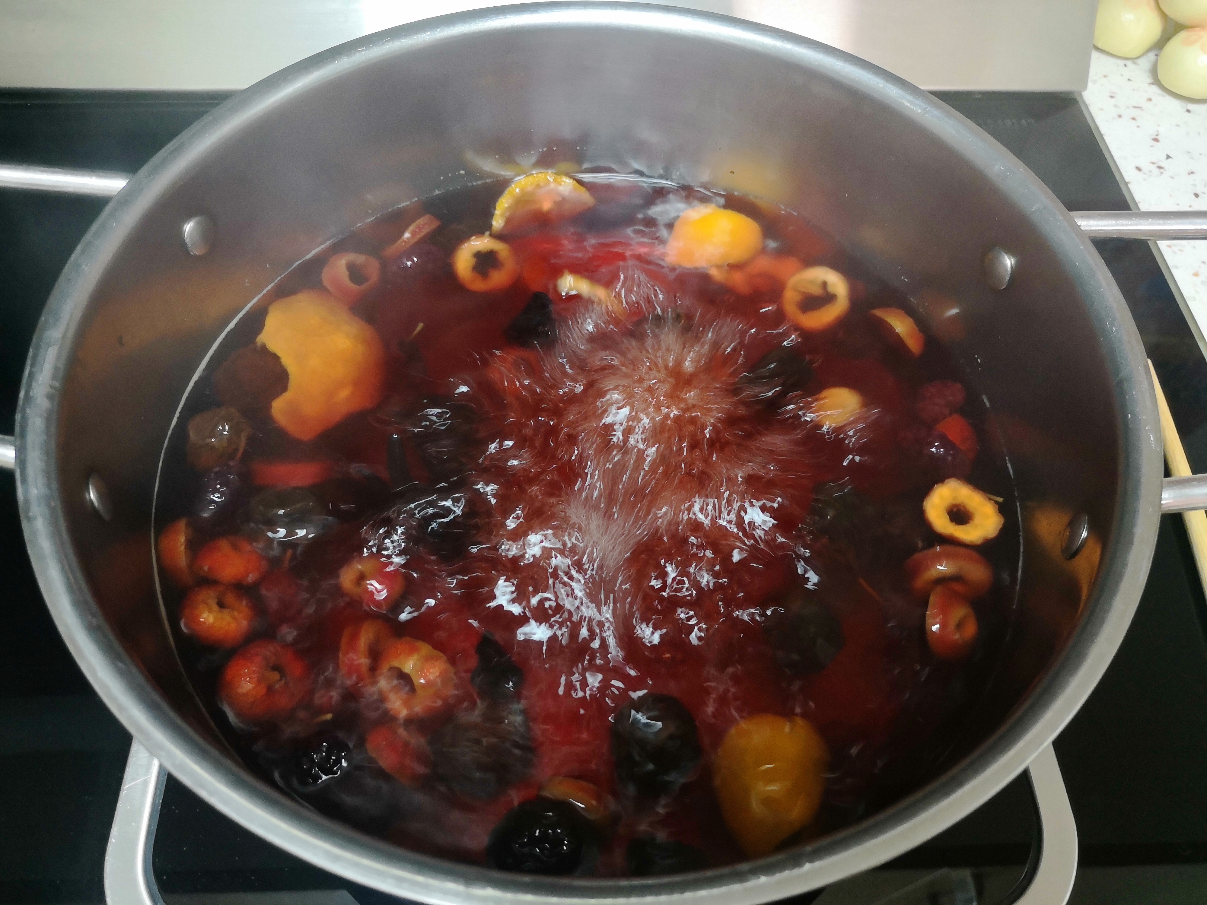 怎么自制酸梅汤超简单,在家里怎么做酸梅汤比较好喝