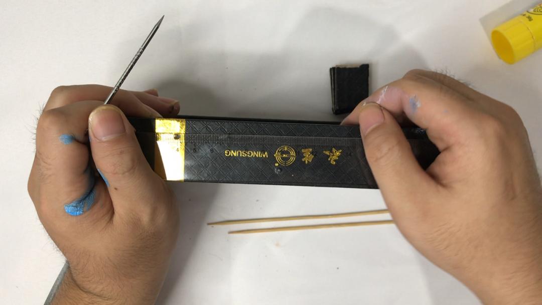 简单的足球小制作,纸盒桌上足球