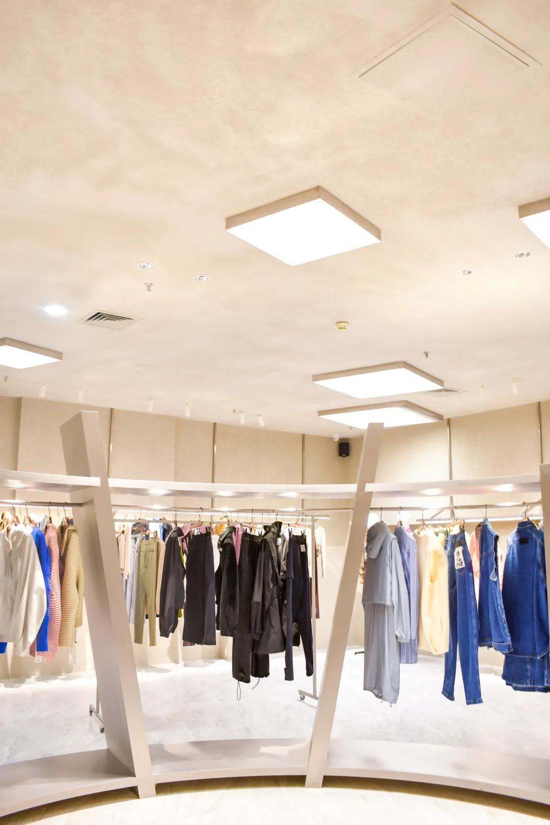 乌鲁木齐买手店有多酷？潮流搭配师坐镇，内藏咖啡吧，一秒出片