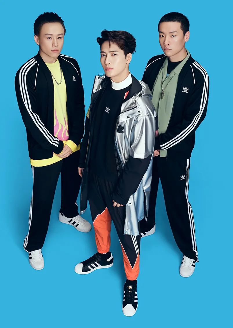 adidas三叶草鞋新版和旧版,adidas三叶草logo倒过来