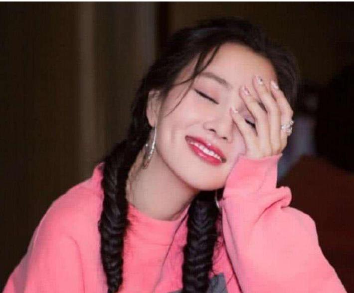 李小璐嘻哈麻花辫,李小璐泫雅风