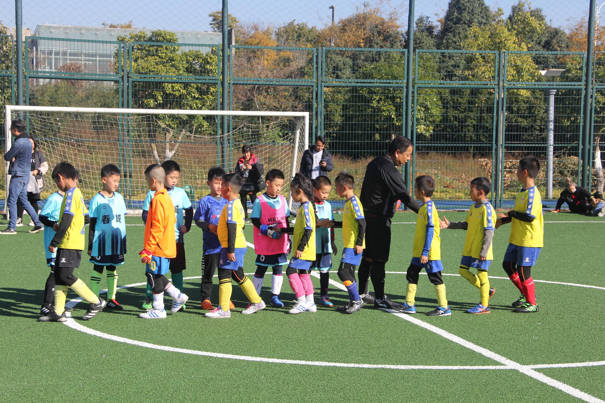 T6出行第二届云南“校长杯”少儿足球赛第三轮首日精彩瞬间