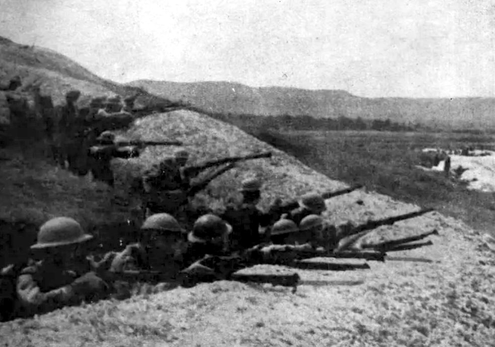 连阳标统:百岁老兵每天拿着拐棍向窗外射击,他的战争还没结束?