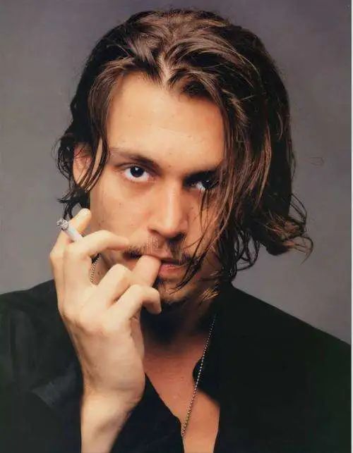 自己在家剪头发又染头发,在家自己给小女孩剪头发