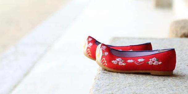 古人的鞋头为什么要翘起来,为什么古人鞋尖翘起