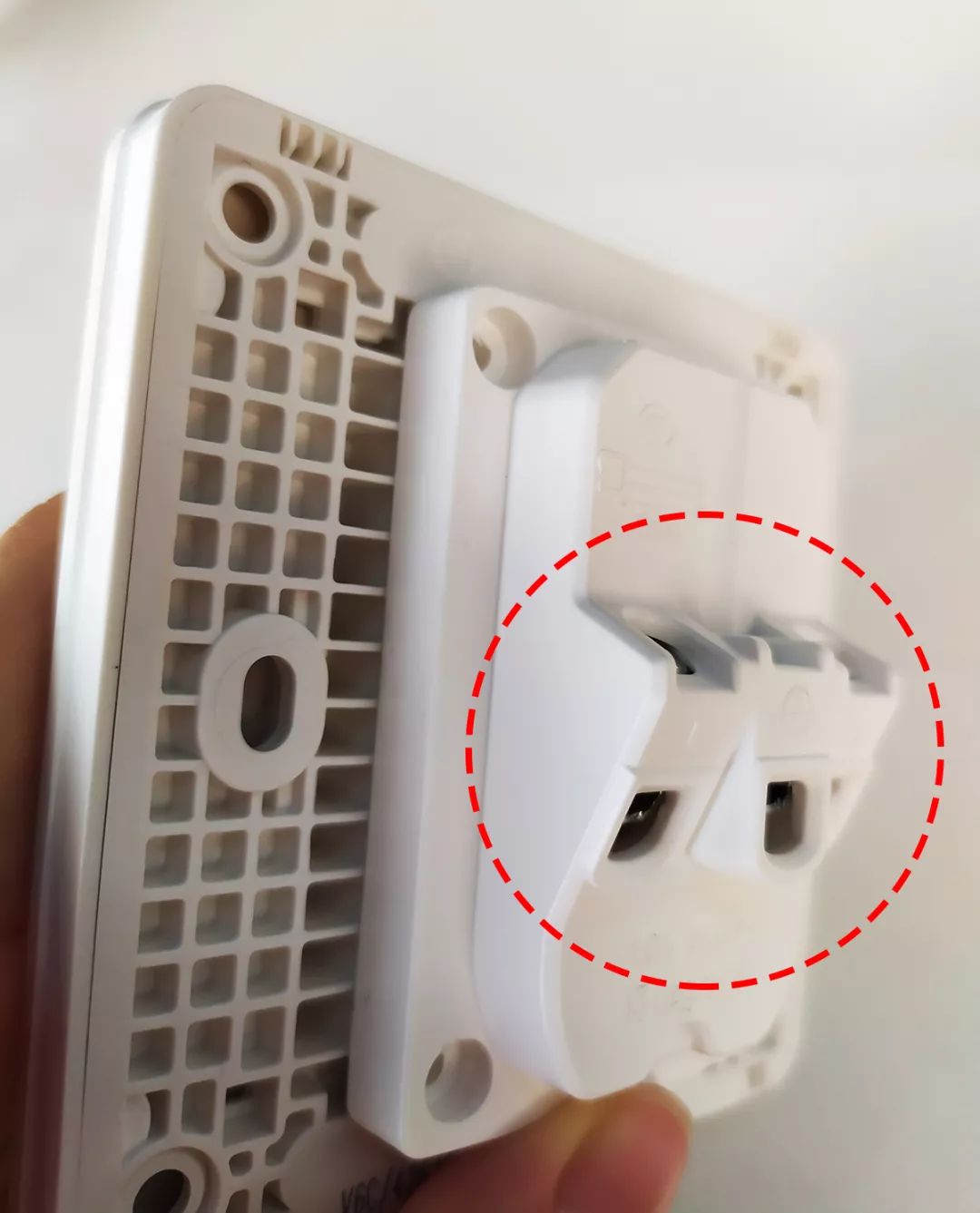 为什么不到10元的插座都是垃圾?