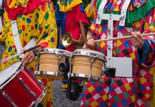 欢快节奏对跳桑巴舞,左扭扭右扭扭的舞蹈