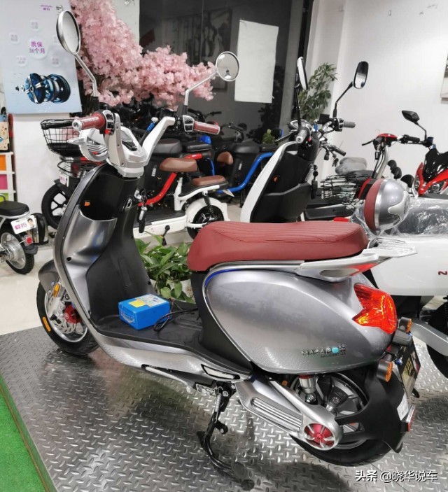 爱玛续航最强电摩,爱玛电摩2022新款续航200公里