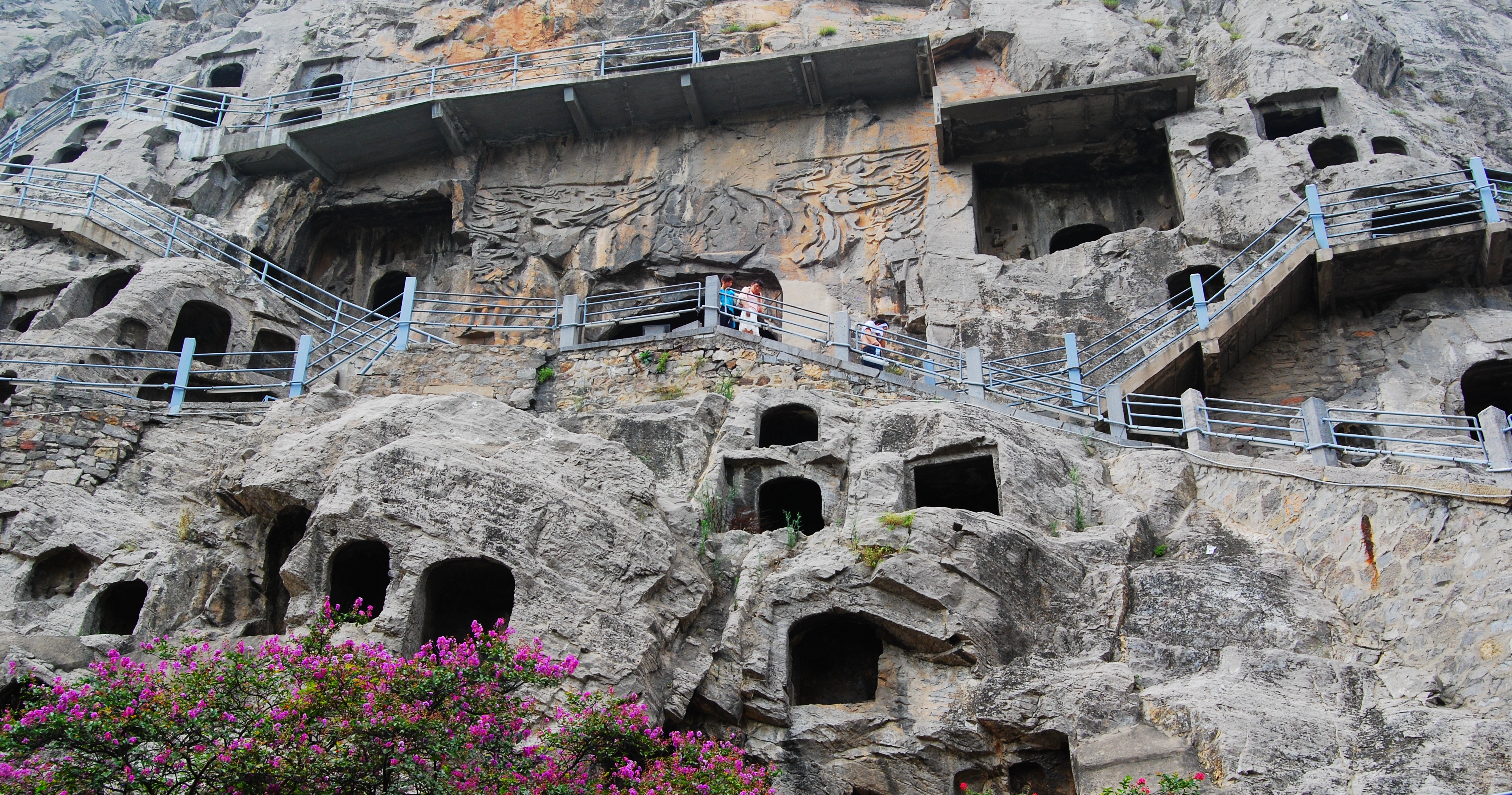 龙门石窟的卢舍那大佛的资料,龙门石窟卢舍那大佛的实际名字