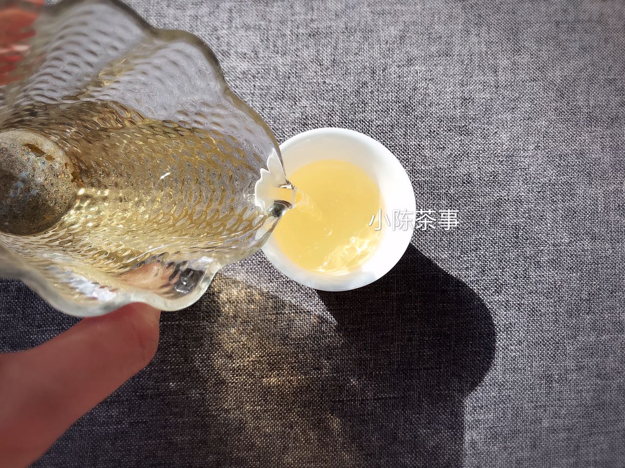 绿茶红茶白茶黑茶适合什么季节喝,绿茶红茶黑茶怎么选