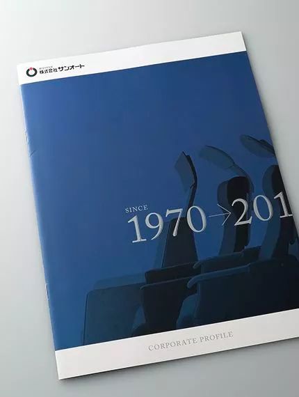 公司画册封面简单大气,红色画册封面手绘简约大气