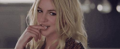 21岁被男友勒索,被父亲控制成精神病