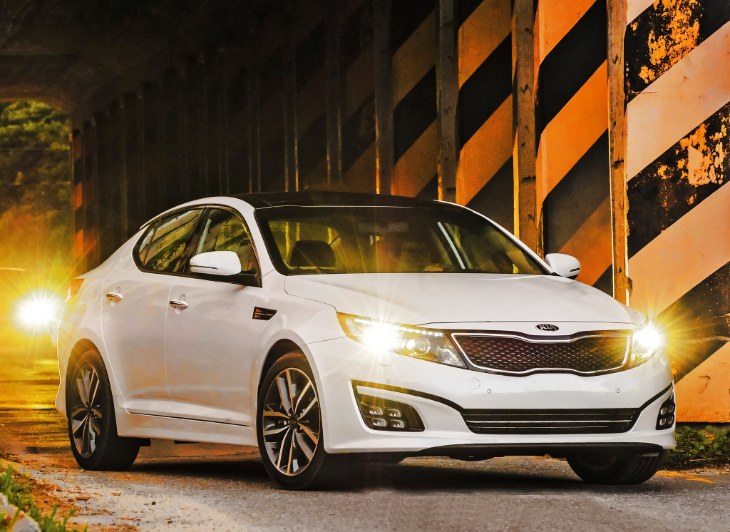 全新起亚k5高颜值运动帅气真香,起亚k5是b级车吗