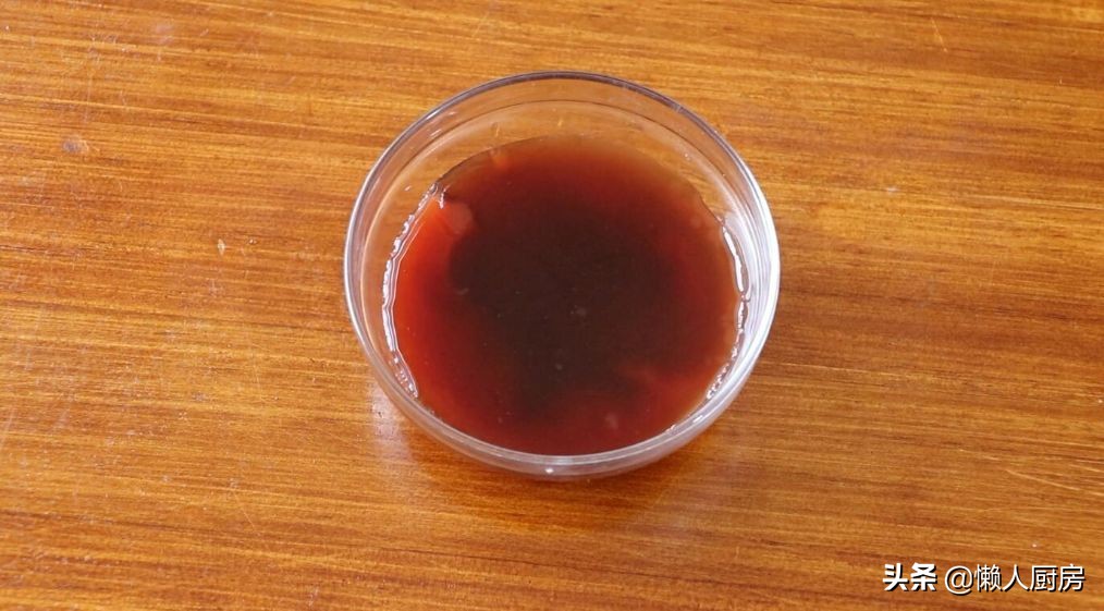 烤肠的最正宗制作过程视频,自制黑椒烤肠的做法