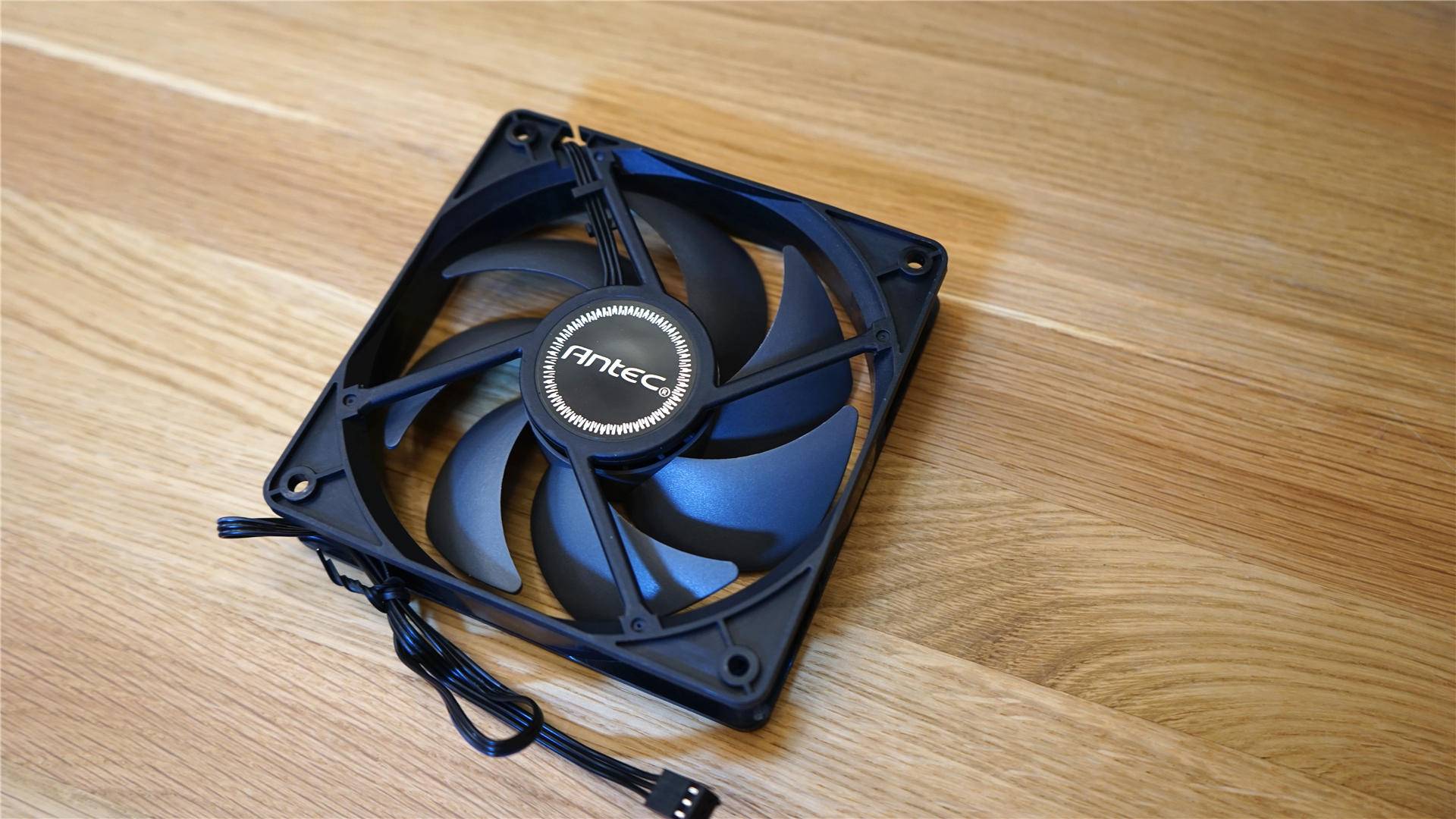 安钛克机箱标配风扇够用吗,安钛克静音机箱哪款最好