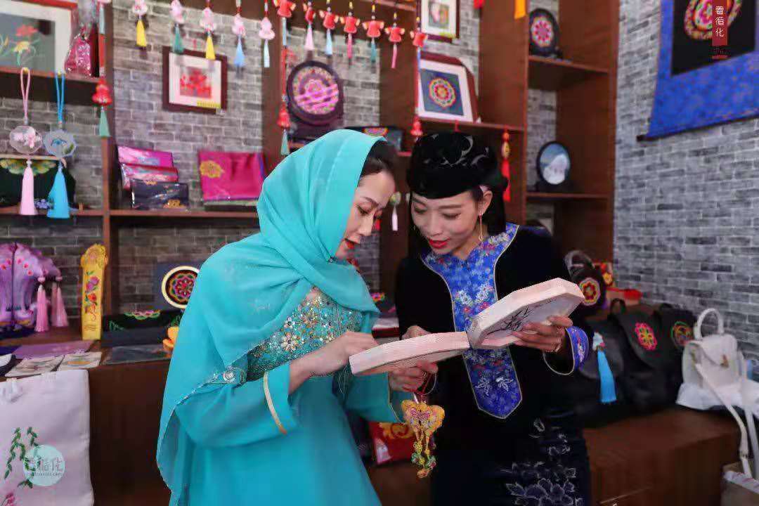 撒拉族服装简介,民族服饰撒拉装