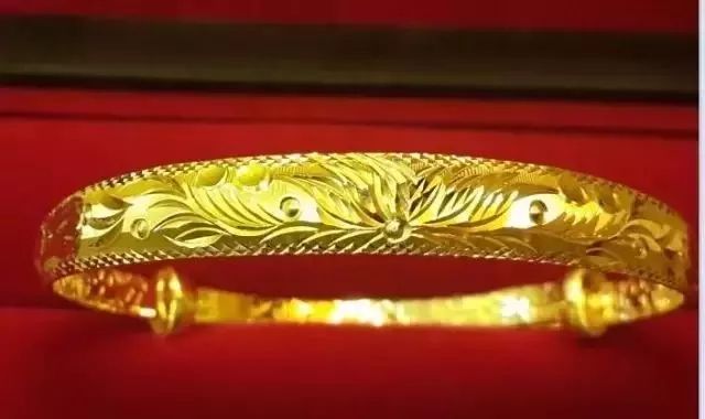 送黄金首饰含义是什么寓意,送金饰有什么寓意