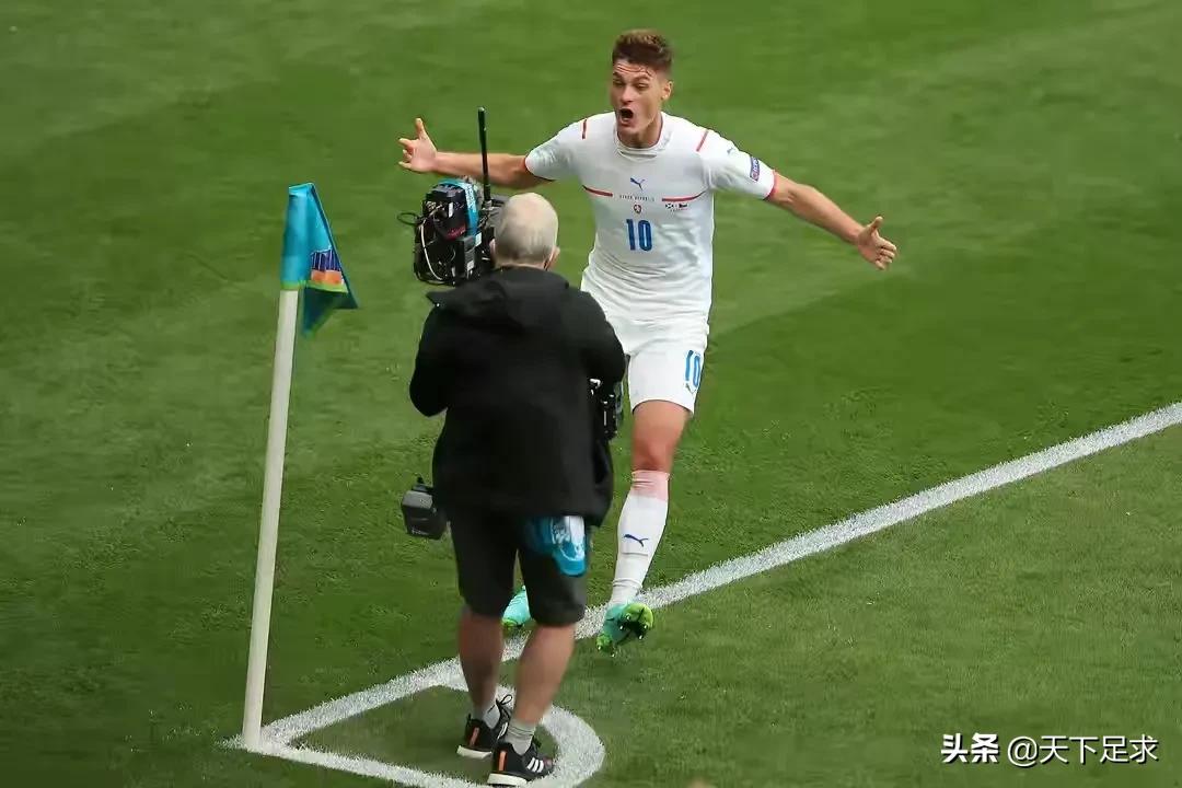 欧洲杯最经典的一战视频,欧洲杯第一场胜负