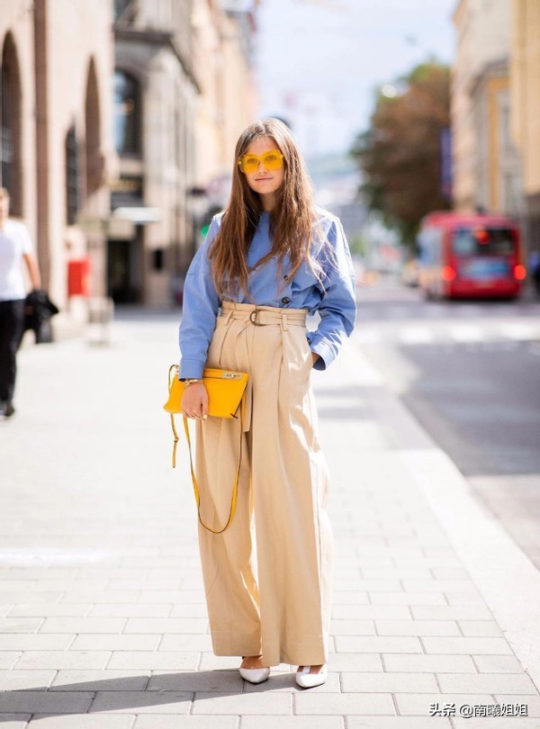 今年最流行的夏季裤口开叉小黑裤,黑色裤子今年最流行的哈伦裤