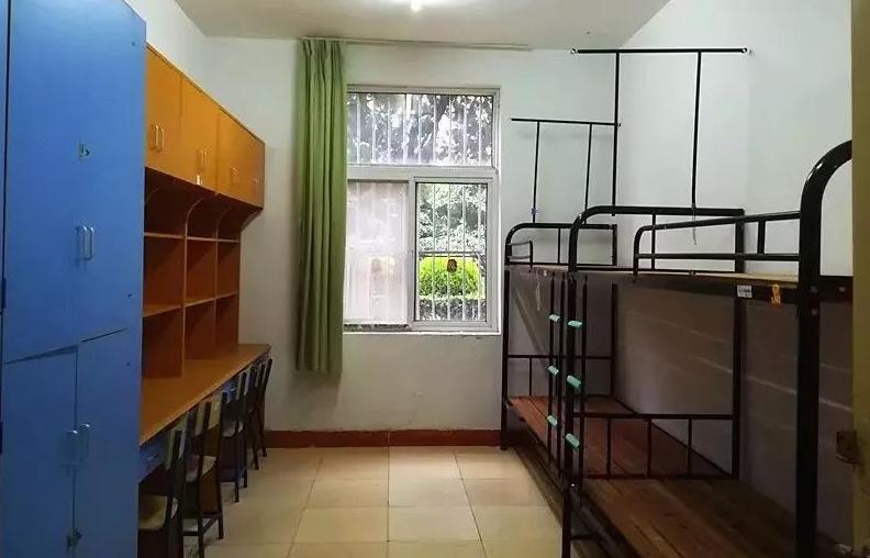 你以为的大学vs现实中的大学视频,你以为的大学课间vs现实中的大学