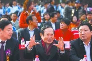 杩樿寰楄タ鍗曡矾鍙g殑鍚屾槬鍥悧,杩樿寰椾互鍓嶇殑灏忓悆琛楀悧