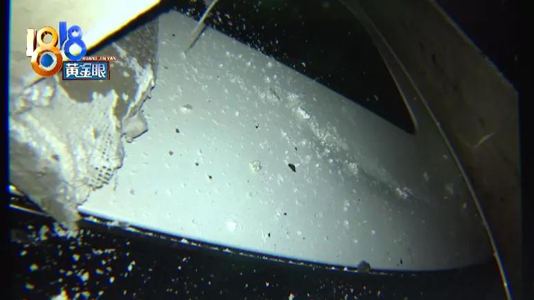 车在小区停车库被砸谁负责,停车场里车被砸怎么赔偿