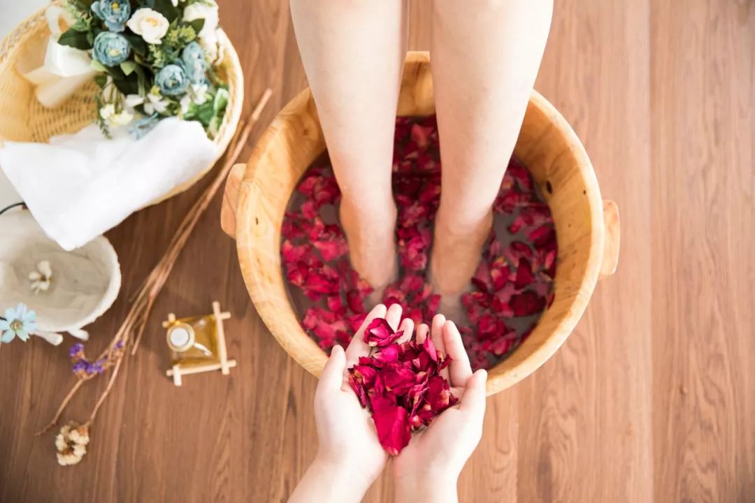 原来泡脚有这么多好处赶紧试试,怎样正确泡脚以及泡脚的好处