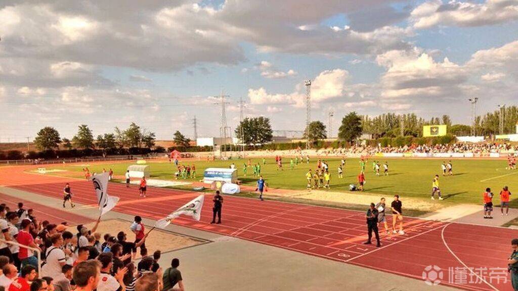 踢一个小时的球要多少钱,深度游全中国需要多少钱