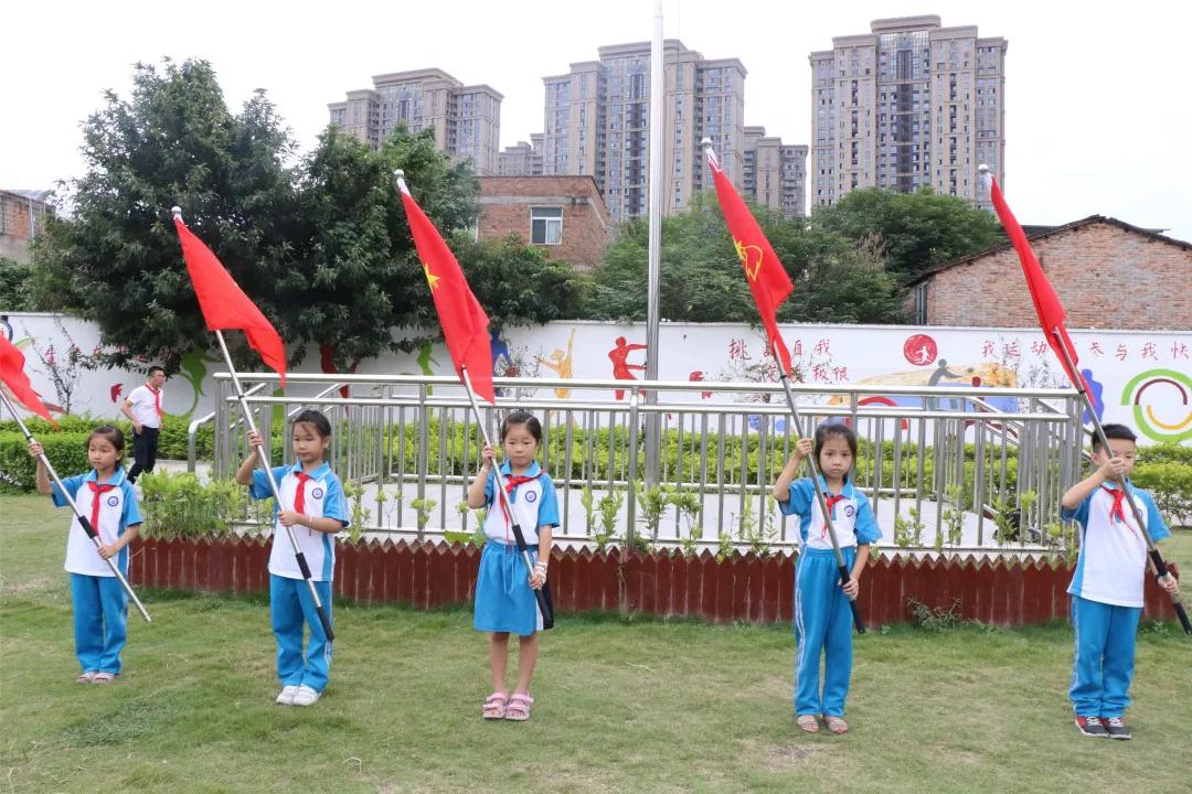 龙文到底是谁,龙文是谁演唱的