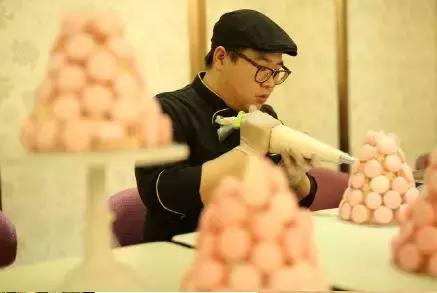 甜点可不仅是缀着亮片和蕾丝的少女派，而是带着仪式感的信物