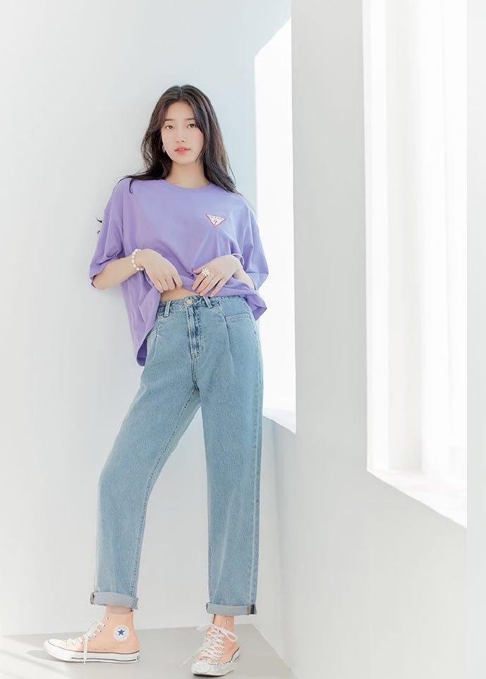 裴秀智穿粉色碎花裙图片,裴秀智黑色破洞牛仔裤