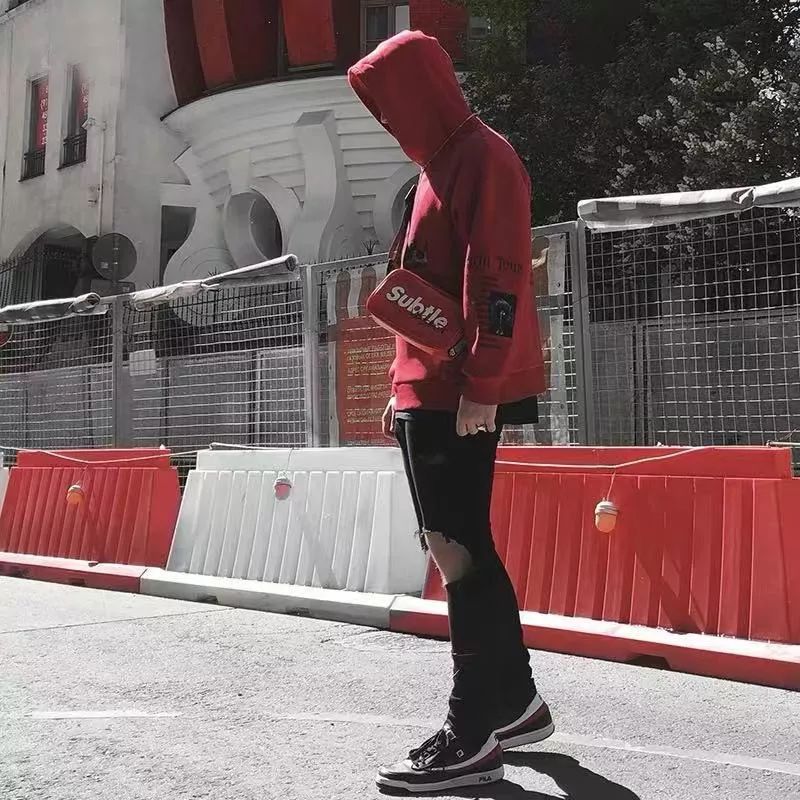 小型挎包时尚穿搭,单肩斜挎大包小众设计