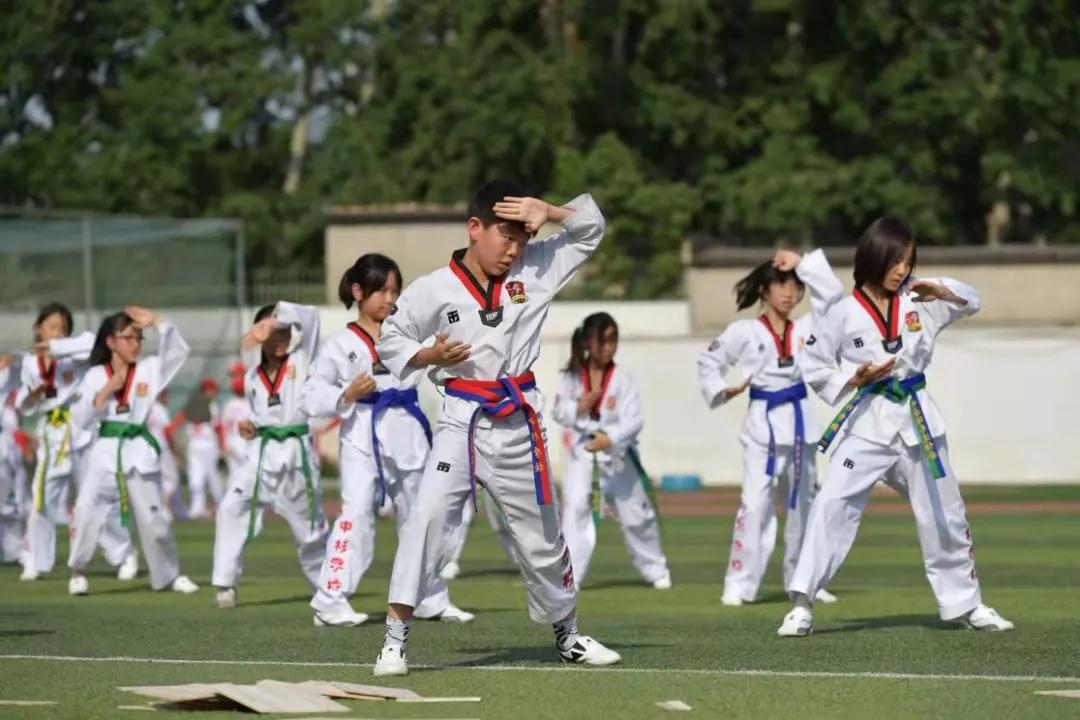 一百多人体育节开场,体育1000人活动