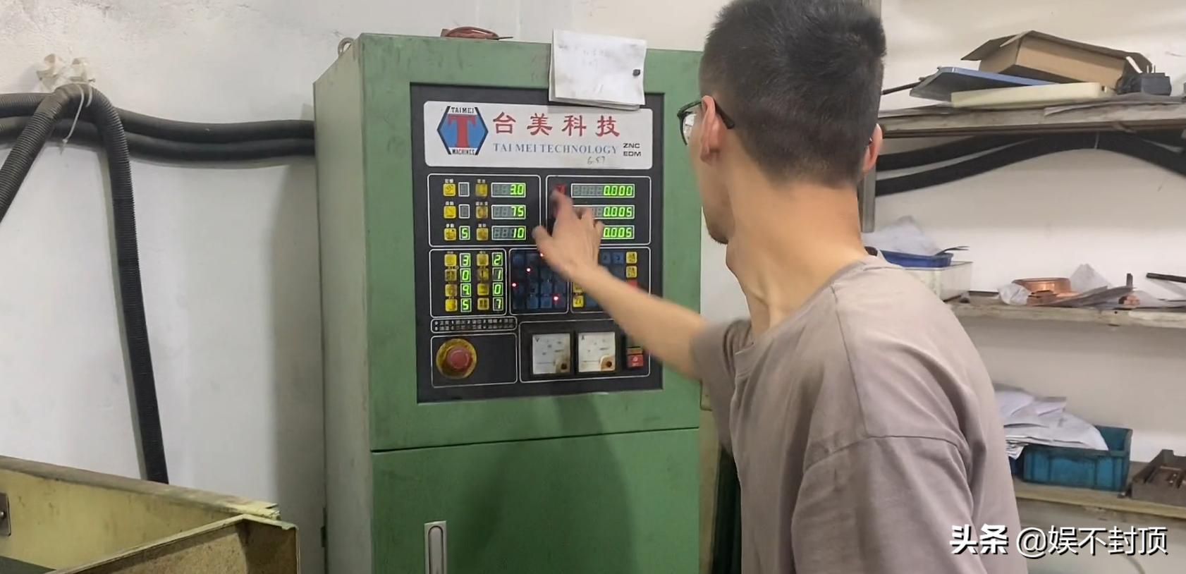 模具师傅多少工资2008年,招聘拉丝模具师傅8000