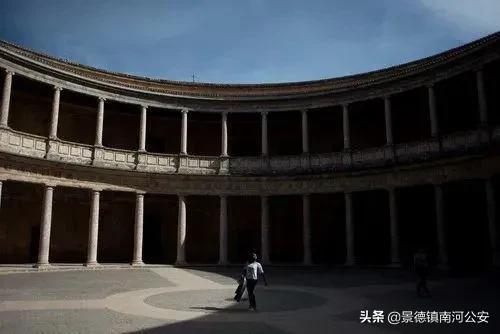 疫情之下，生活发生变化，没有谁比谁的生活轻松，只有谁比谁能扛。只要有胆量迎接挑战，人生才有更多可能！