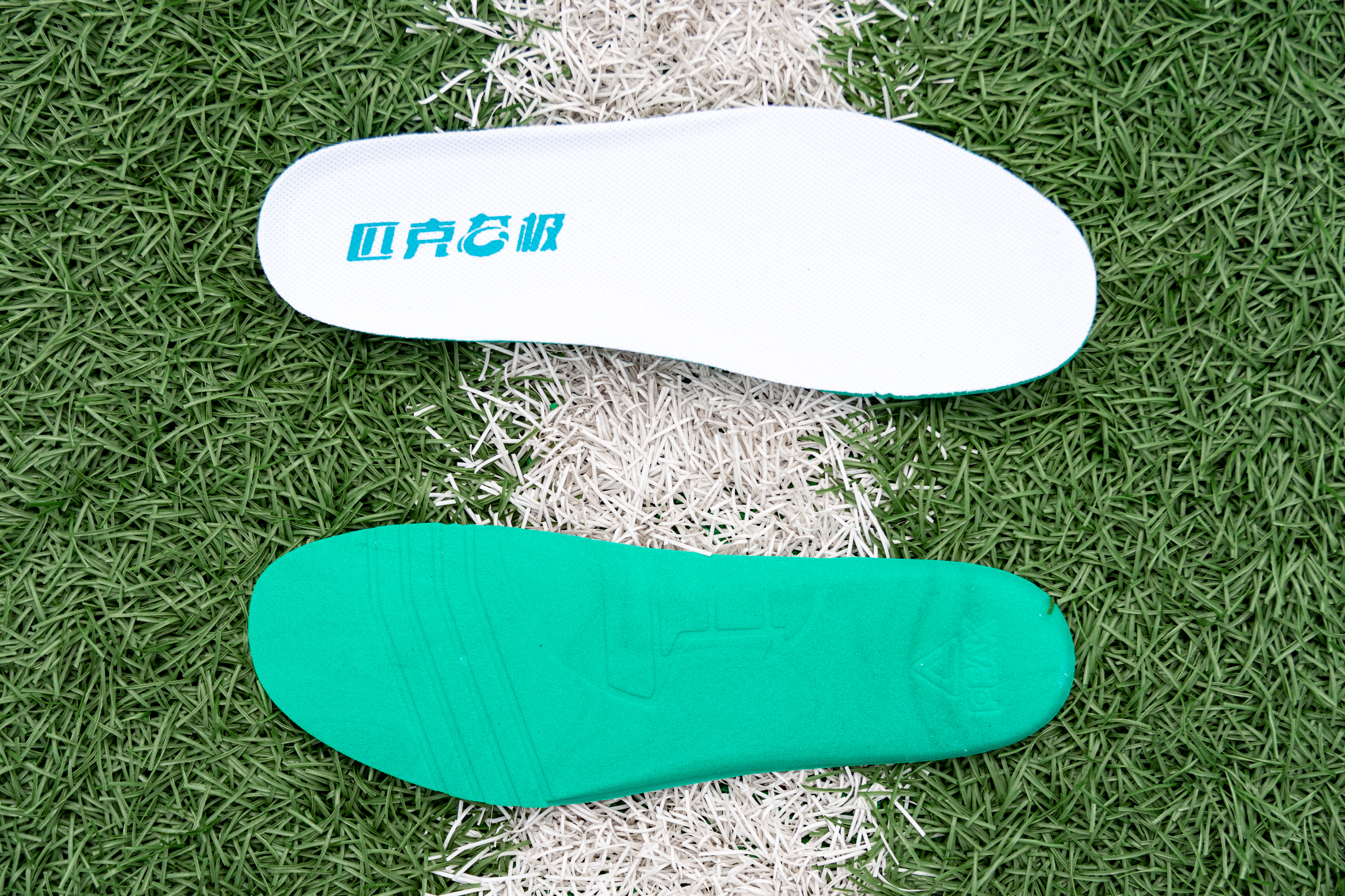 跑鞋硬弹脚感,跑鞋黑科技鞋名