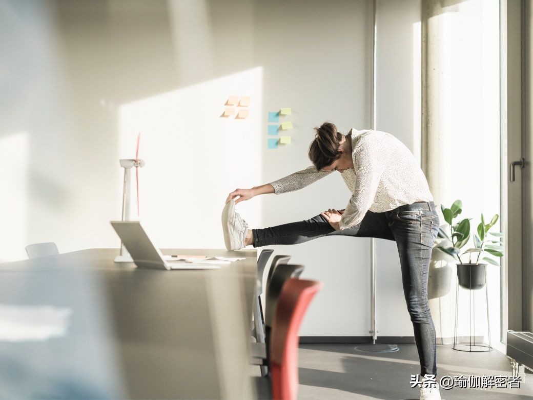 特别有效的肩颈拉伸动作,3个动作帮你缓解肩颈疼痛僵硬