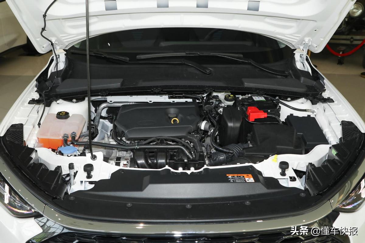 长安福特福睿斯2021钻石版,新款手动福特福睿斯汽车评测