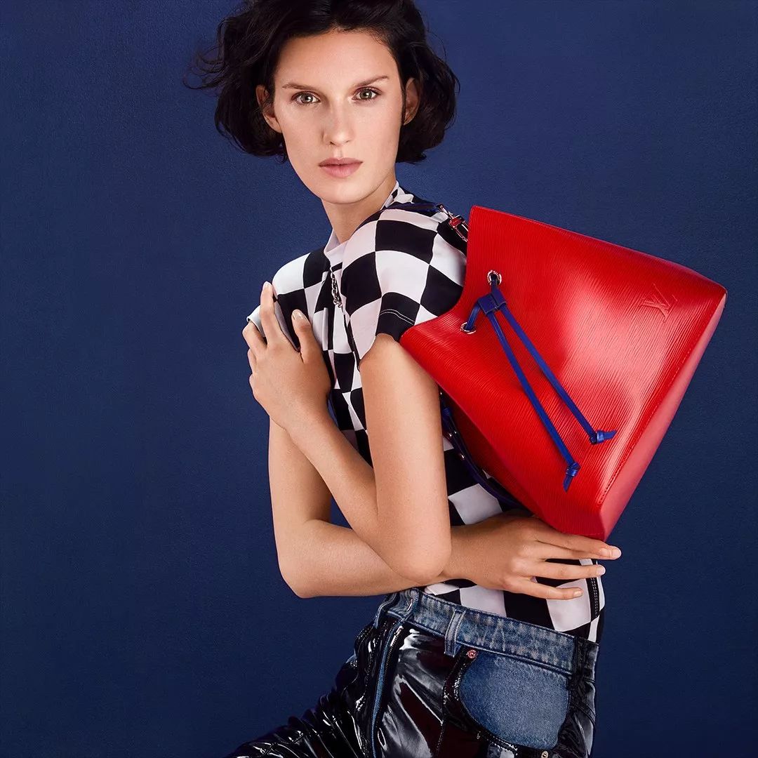 lv老花和水波纹哪个好,lv老花配水波纹