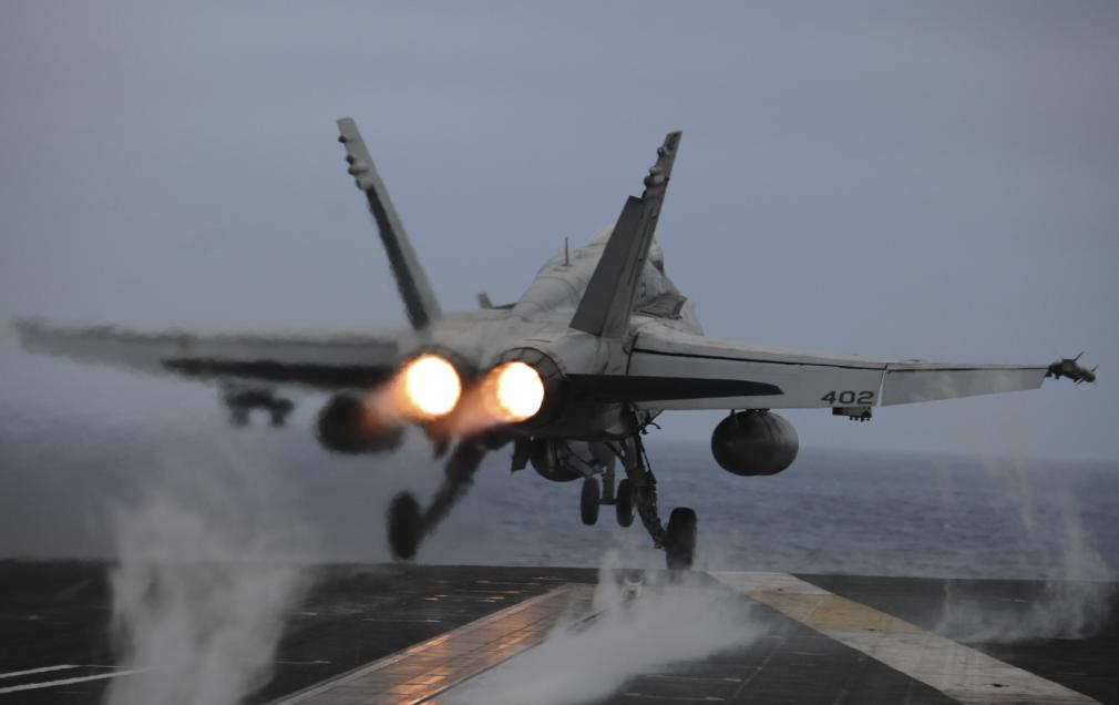 大黄蜂战斗机的坠落,一架超级大黄蜂战斗机坠毁